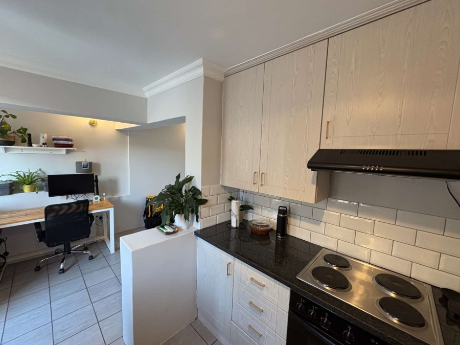 1 Bedroom Property for Sale in Vredehoek Western Cape